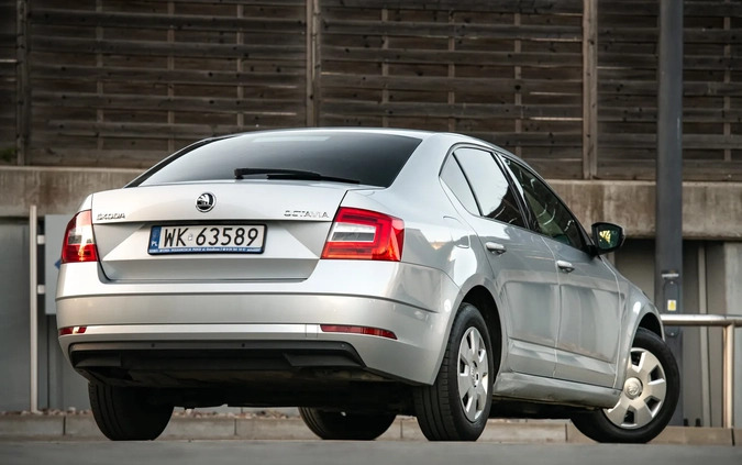 Skoda Octavia cena 39999 przebieg: 200000, rok produkcji 2018 z Płock małe 277